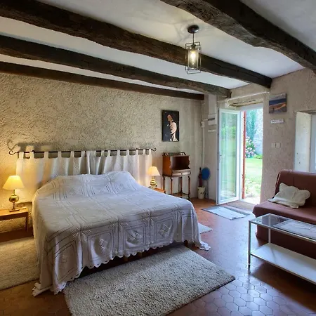 D'hotes Noailles Bed & Breakfast *