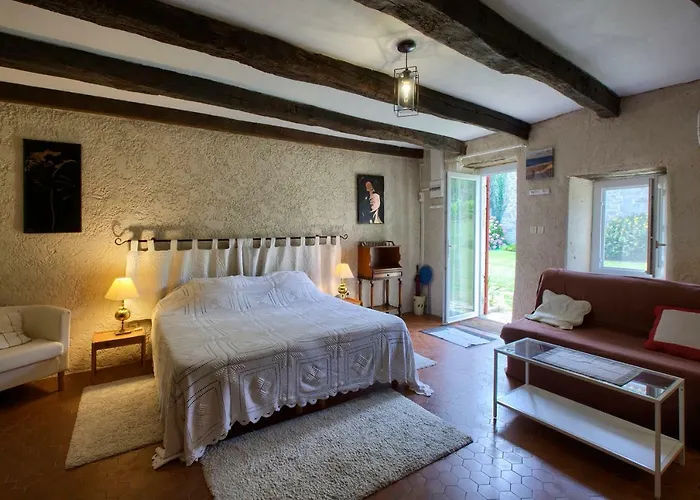 D'hotes Noailles Bed & Breakfast 3*